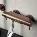 Hotbath Cobber Bateria wannowa termostatyczna ścienna z przełącznikiem i strumieniem wodospadu Brushed Copper PVD B021.BCP