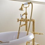 Sbordoni Margherita Bateria wannowo-prysznicowa wolnostojąca z wężem, słuchawką i dwoma wieszakami na ręczniki Natural Brass MR116pON