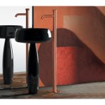 Remer Element Bateria umywalkowa wolnostojąca z korkiem klik-klak Brushed Copper ET18RP