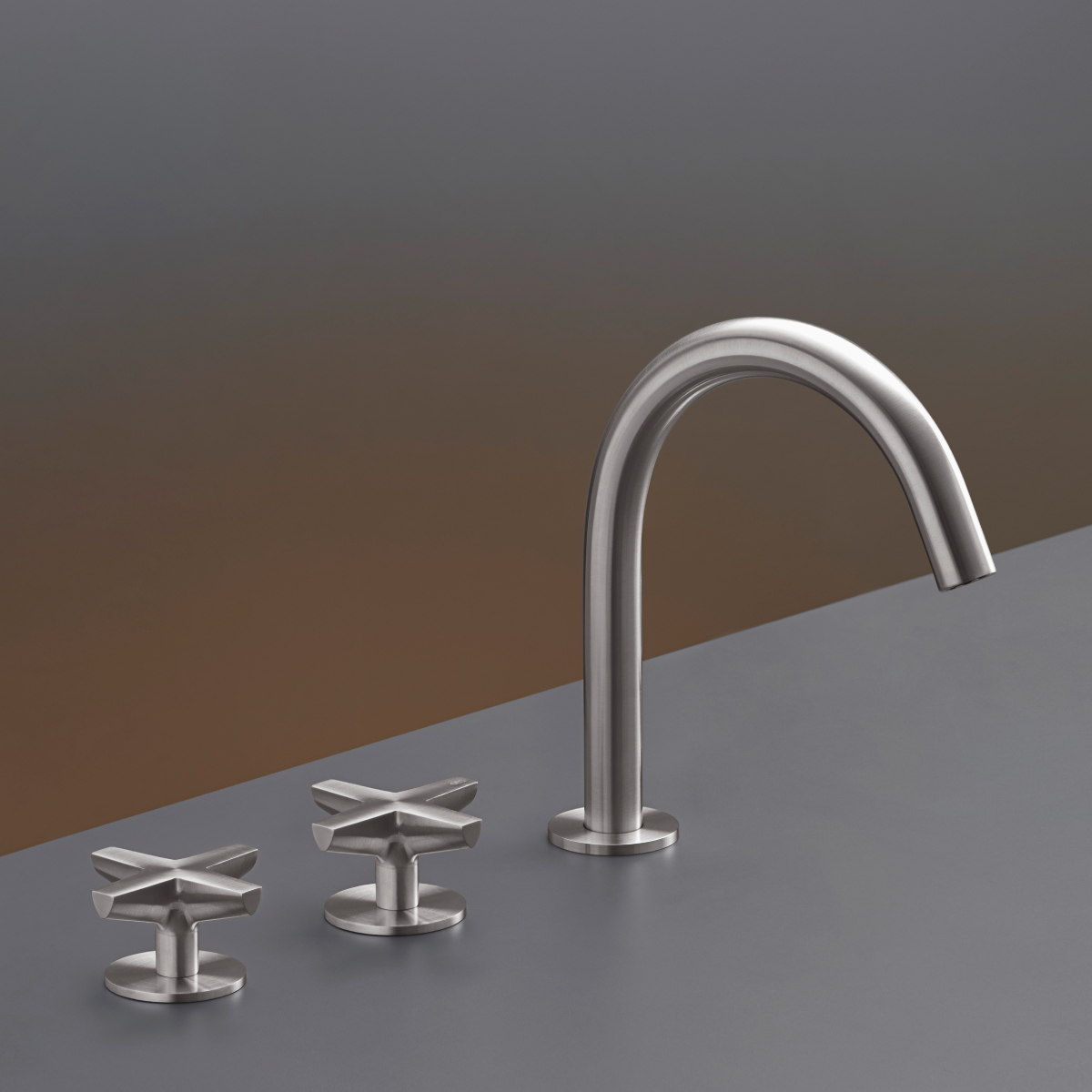 CEA Cross Bateria umywalkowa 3-otworowa z obrotową wylewką Satin Stainless Steel CRX03S