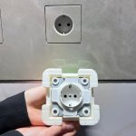 EdPlit Ukryte gniazdo elektryczne białe E40014