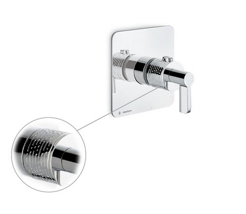 Newform Blink Chic luxury Bateria prysznicowa termostatyczna podtynkowa z trzema wyjściami z teksturą część zewnętrzna chrom 69847E.21.018
