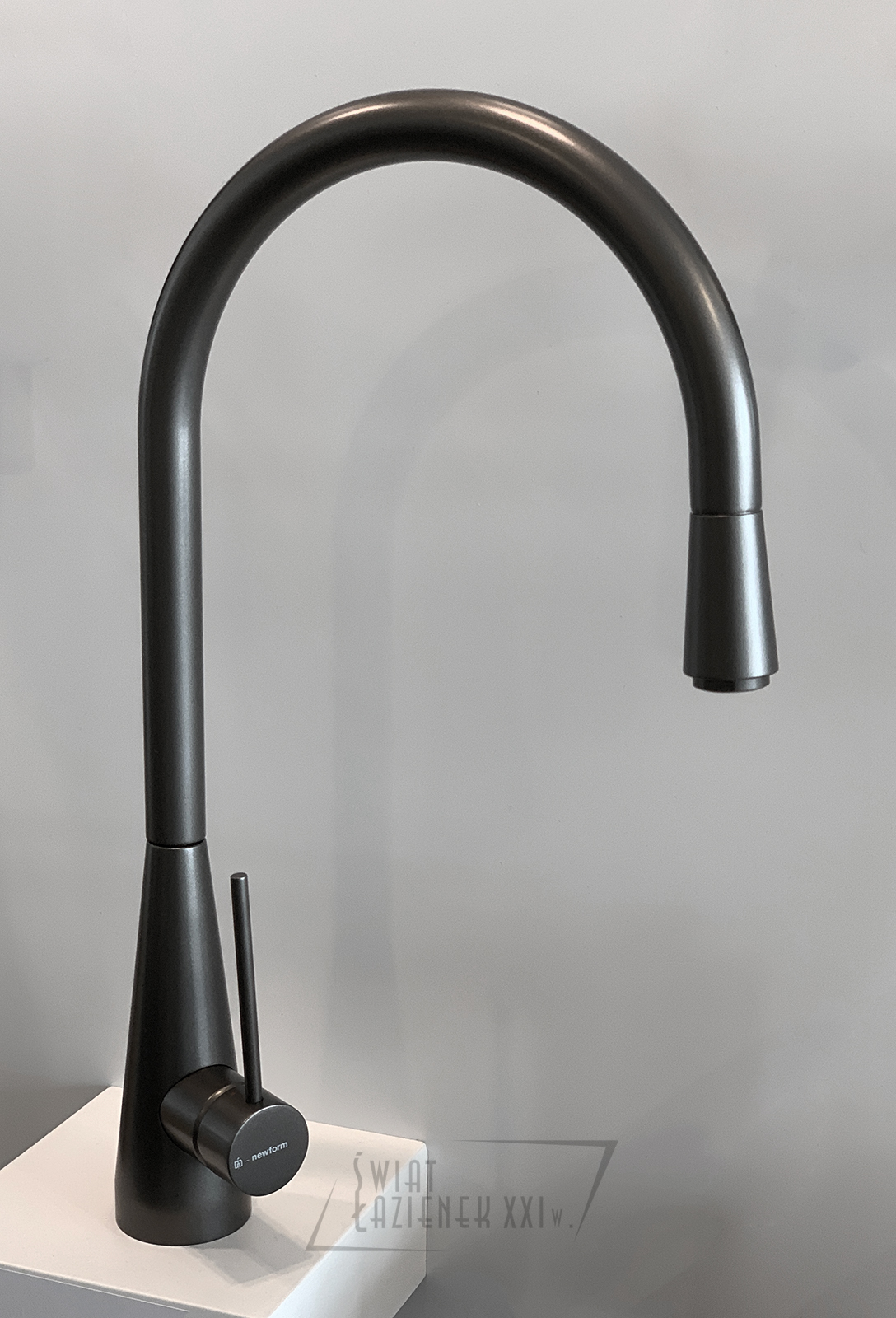 Newform Ycon Bateria zlewozmywakowa jednouchwytowa z obrotową wylewką Carbon satin 64200.M0.077
