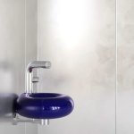 Trone Orbe Umywalka okrągła Ø 30 cm ścienna z korkiem Flaked Blue ORBEXXFB